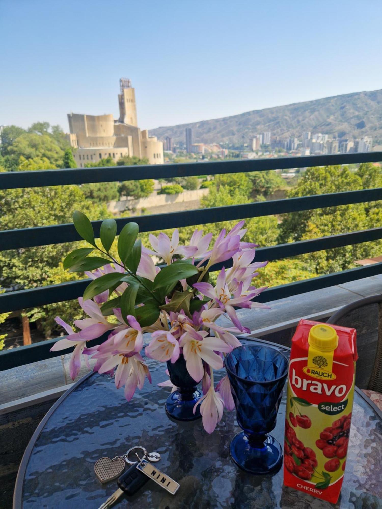 Fantaflat Old Tbilisi Apartment Bagian luar foto