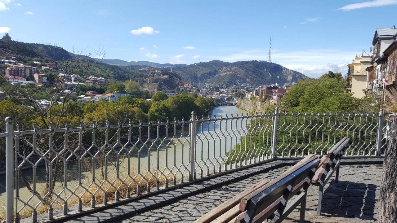 Fantaflat Old Tbilisi Apartment Bagian luar foto