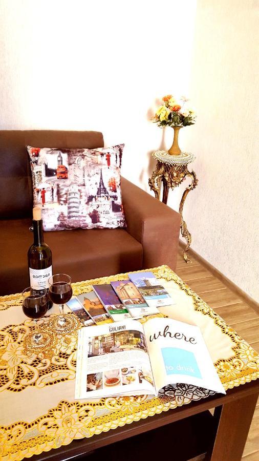 Fantaflat Old Tbilisi Apartment Bagian luar foto
