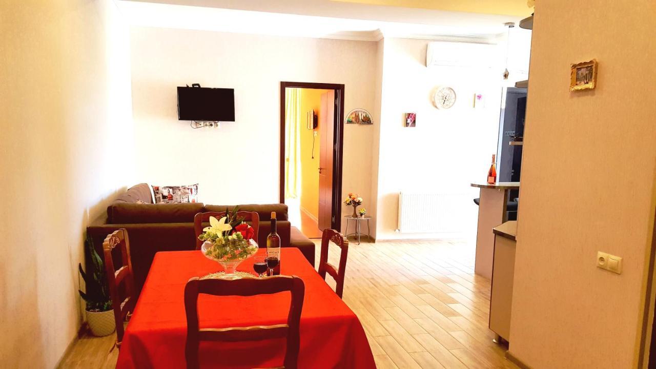 Fantaflat Old Tbilisi Apartment Bagian luar foto
