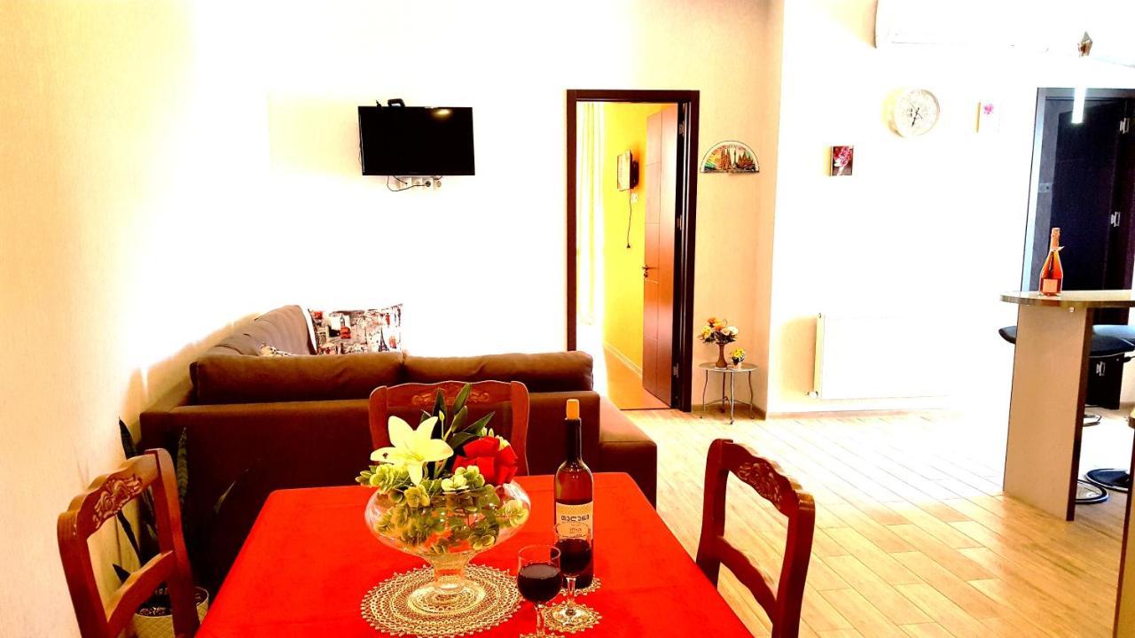 Fantaflat Old Tbilisi Apartment Bagian luar foto